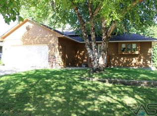 2308 S Avondale Ave, Sioux Falls, SD 57110