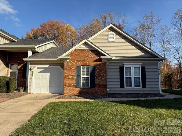 8913 Cinnabay Dr, Charlotte, NC 28216