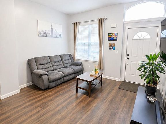 3rd image of 304 N 4th St
