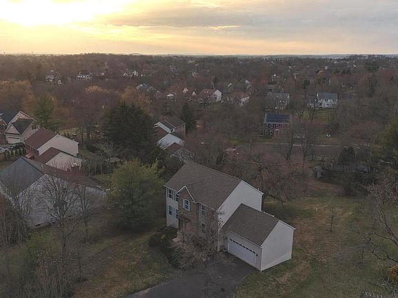 3rd image of 268 W Orvilla Rd