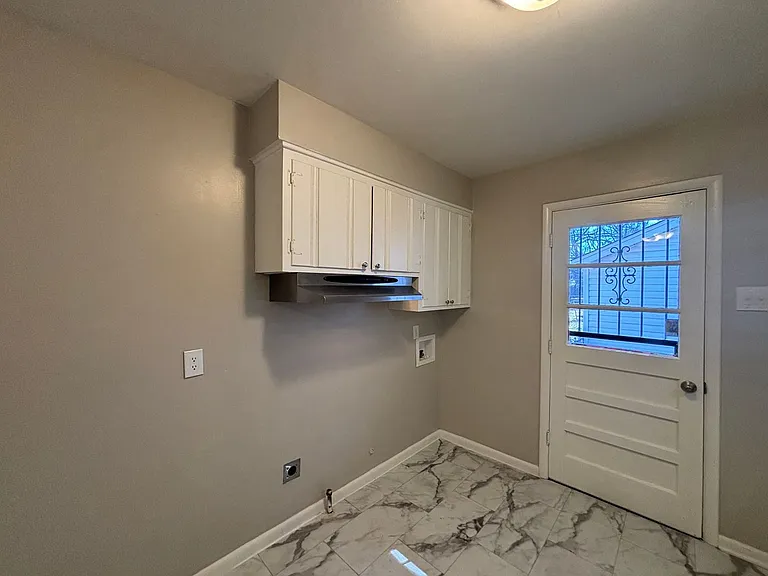 4623 Violet Ave — Photo 9