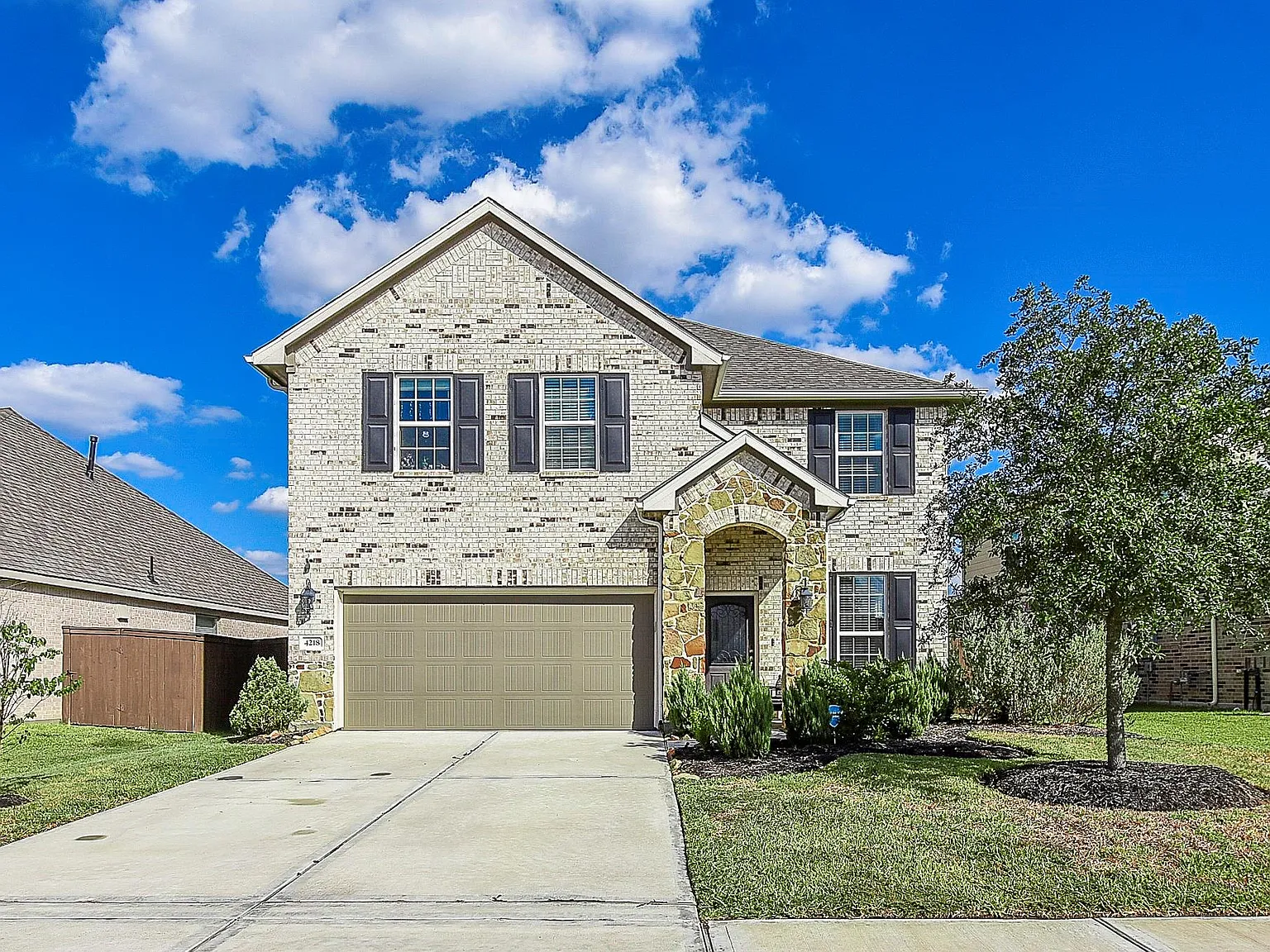 4 bed, 3.5 bath, 2846 sqft, $3,000 — Photo 2