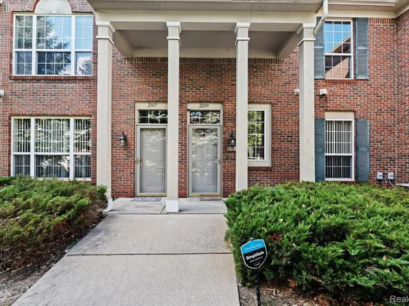 2209 Saratoga Blvd, Commerce Twp, MI 48390
