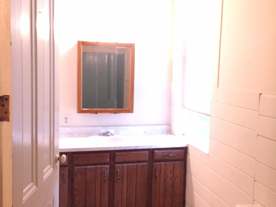 2nd image of 6012 Loomis Rd APT 2