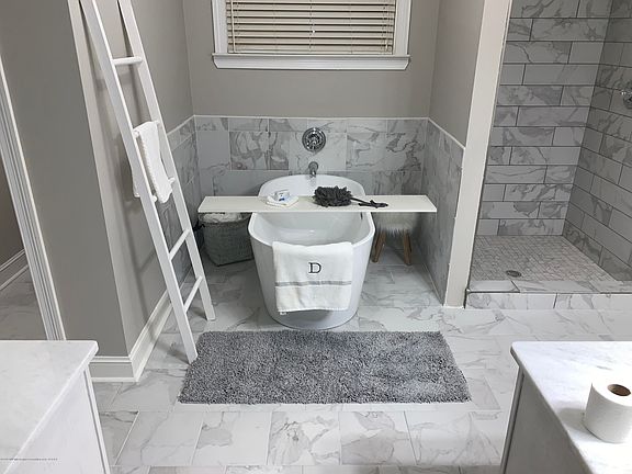 5th image of 3440 Woodland Trce E