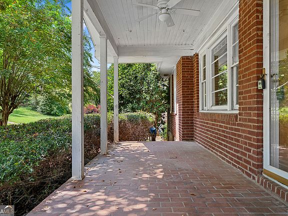 2nd image of 2592 Woodridge Dr
