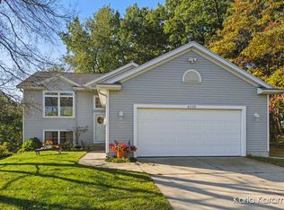 6220 Eleven Mile Rd NE, Rockford, MI 49341