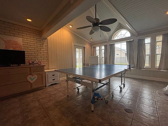 sun room/entertainment room