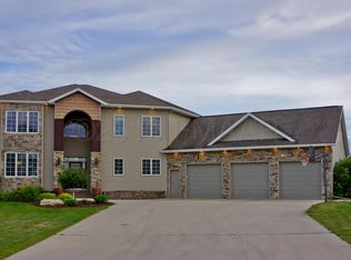 229 Chestnut Dr, Horace, ND 58047