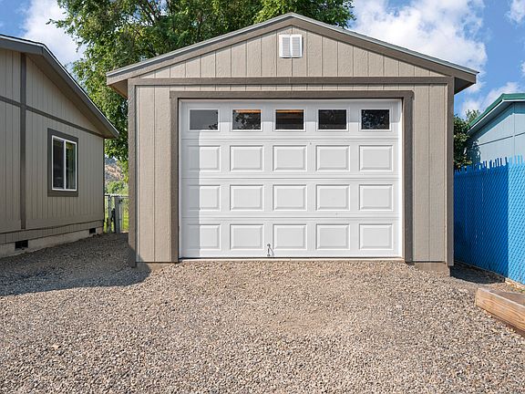 4th image of 2370 NW McDougal Ct