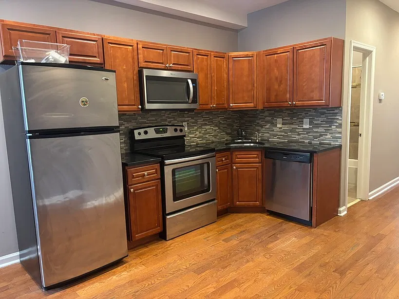 5 bed, 2.5 bath, $2,875 — Photo 2