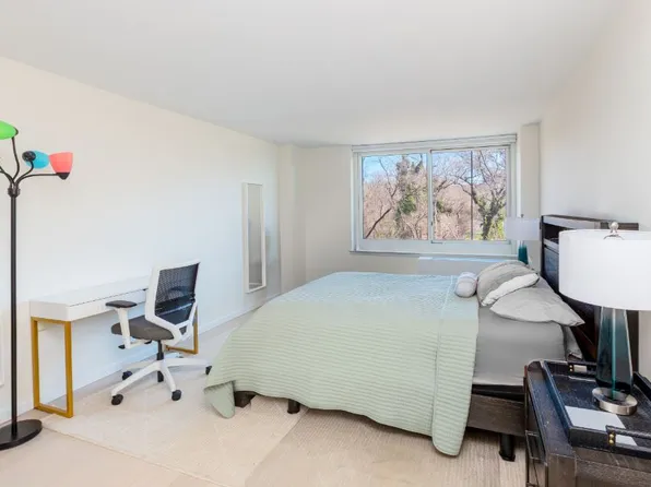 2521 Palisade Avenue image 8 of 17