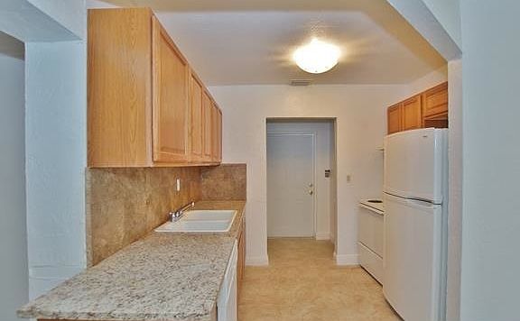 5th image of 5951 NE 6th Ter