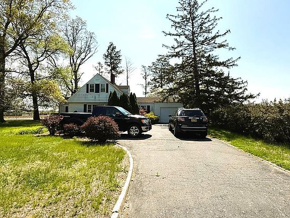 2nd image of 4 E Finley Rd