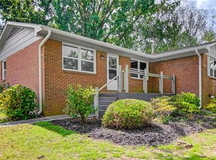 4201 Whippoorwill Dr, Greensboro, NC 27407