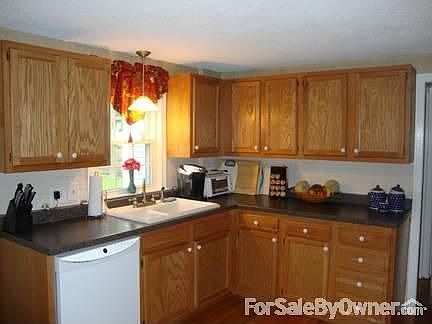 kitchen : kitchen also has island