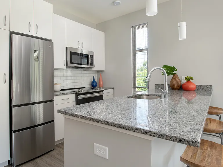 Vista - 1 Bed / 1 Bath - 708 SF - Kitchen