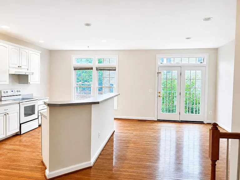 43061 Golf View Dr — Photo 3