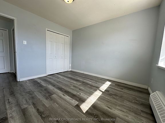 5th image of 363 Lakeshore Rd E #102