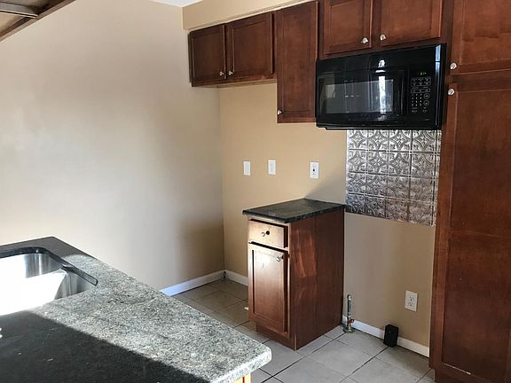 4th image of 21800 Cloverlawn Ave