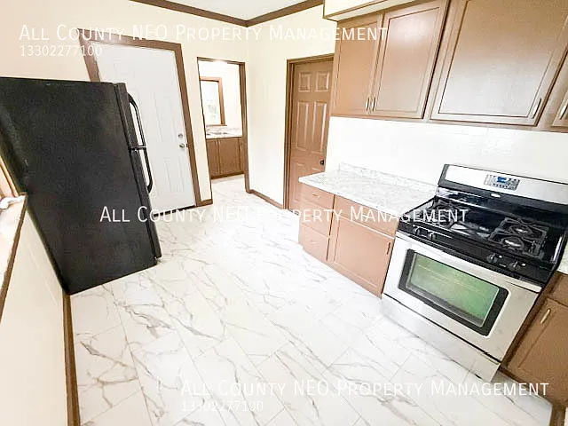 Charming and freshly updated 4bedroom 1-bath Colonial, offering comfort, character, and a conveni... — Photo 4