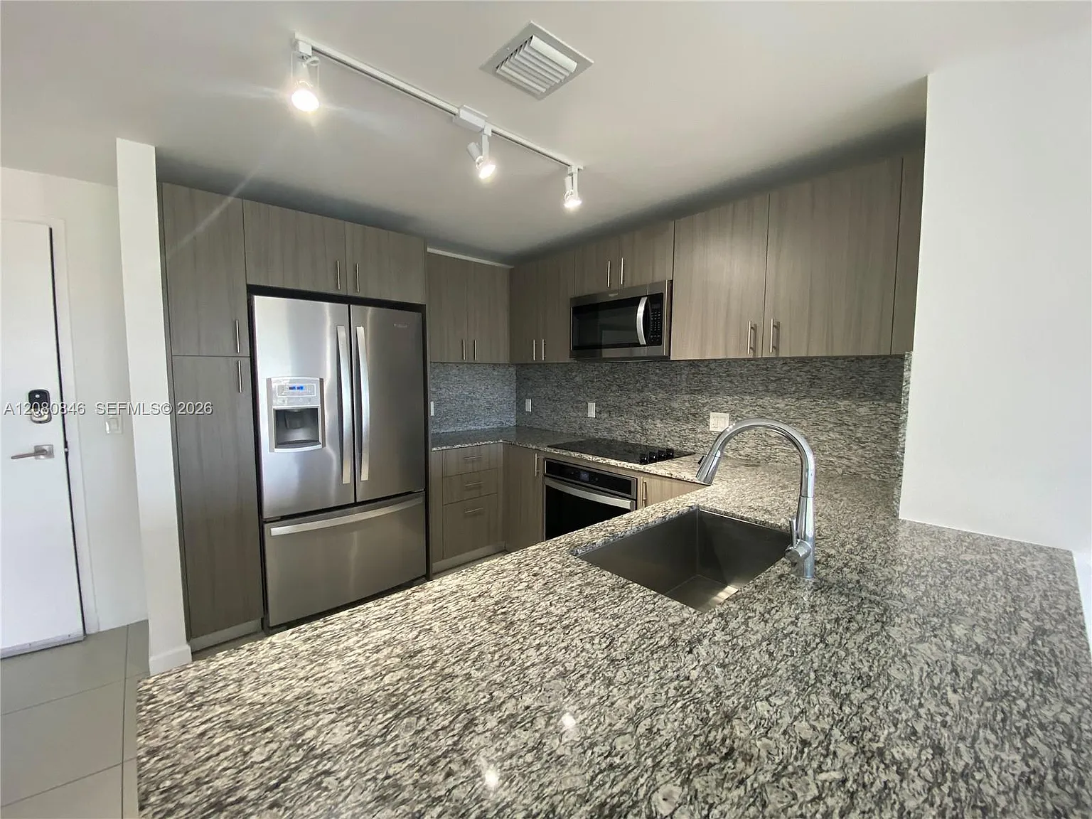 5350 Park Condo — Photo 4