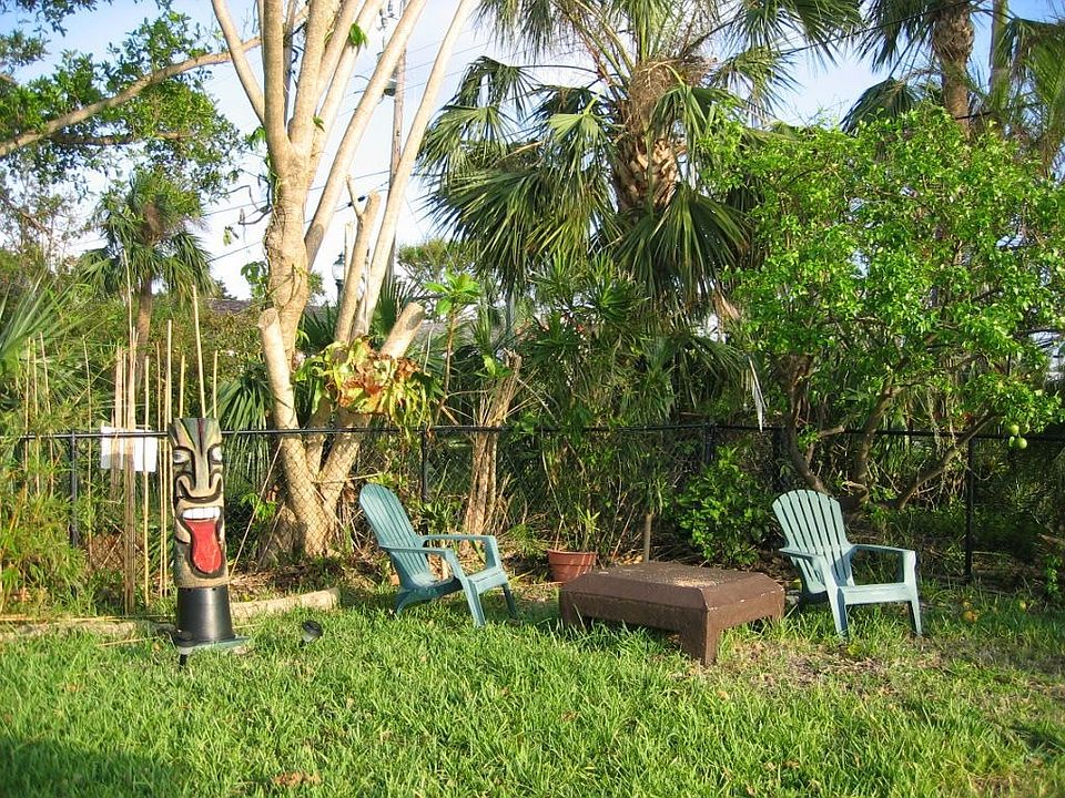 2nd image of 302 Blossom Ln