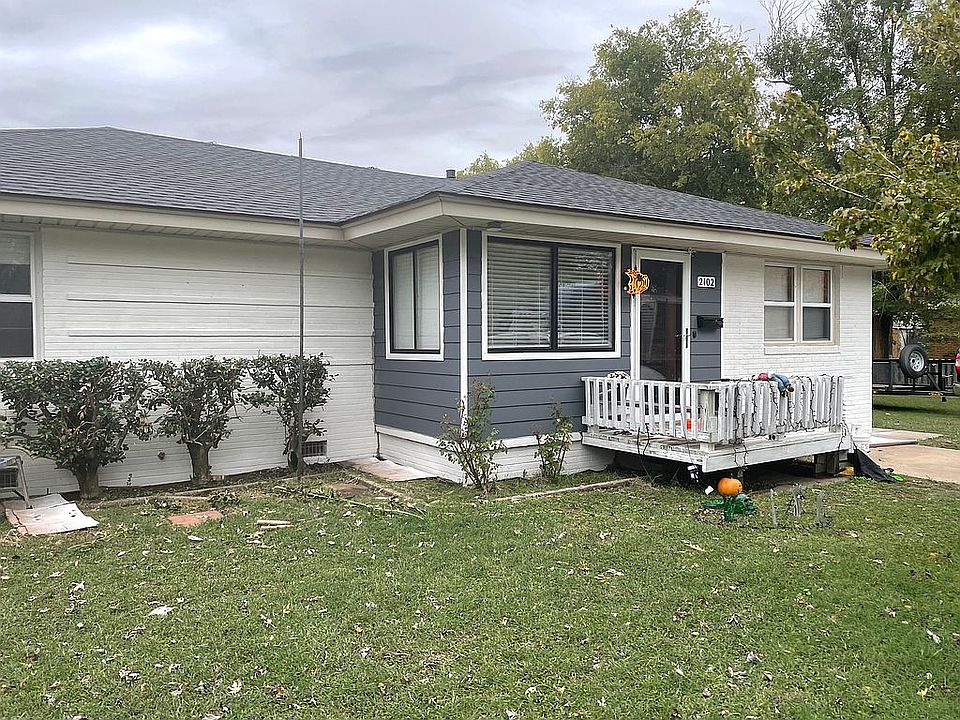 2nd image of 2102 Virginia St