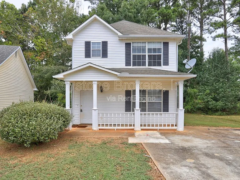 1370 N Hampton Dr — Photo 1