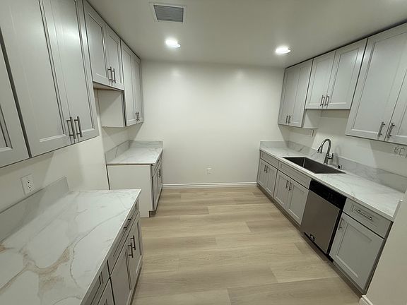 4th image of 701 S Grevillea Ave #1A