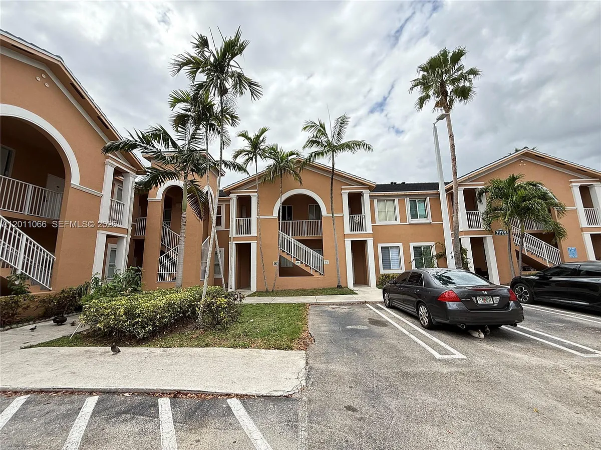 Building Photo - 7070 NW 177th St #10710