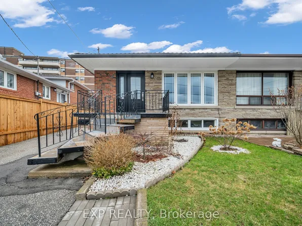 24 Goldcrest Blvd, Toronto, ON M6L 2X5
