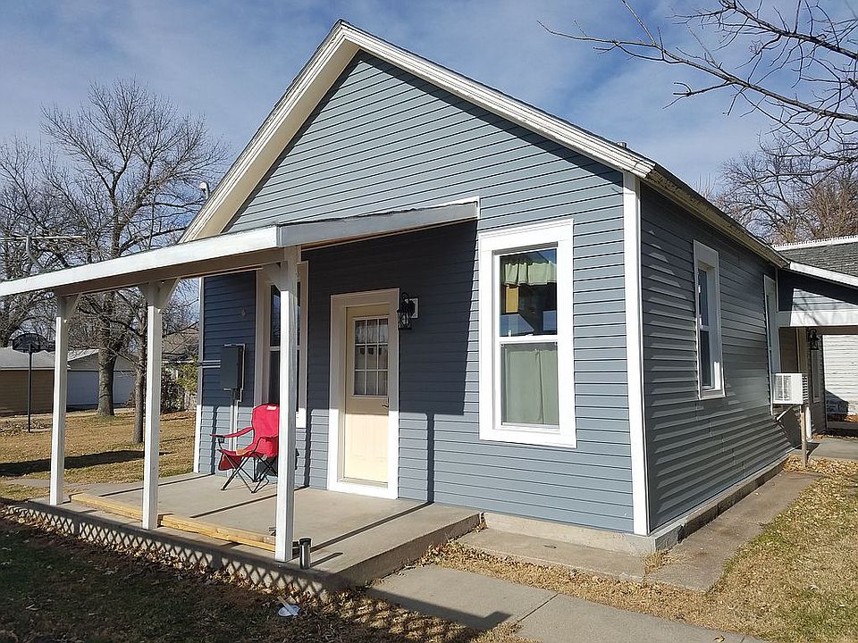 2nd image of 813 15th St