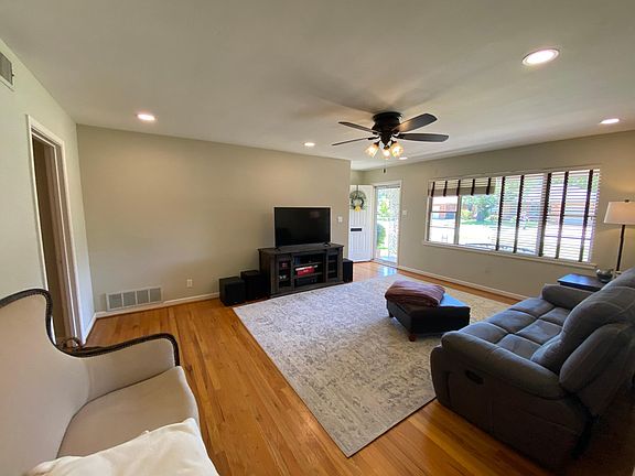 4th image of 6566 Locke Ave