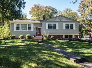 16 Cedar Ln, Succasunna, NJ 07876