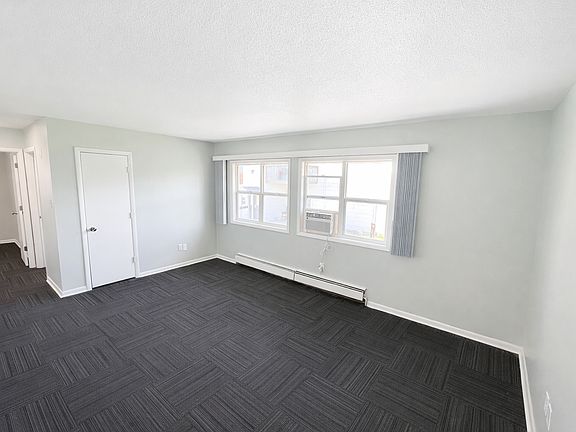 4th image of 3315 E 15th St #31