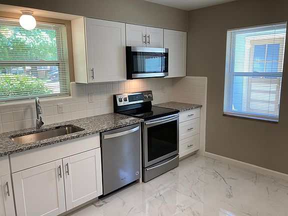 3rd image of 3610 Hallmark Ln