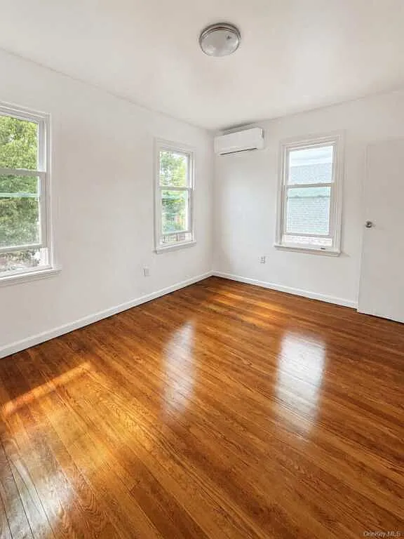 826 Wilcox Avenue, New York, NY 10465 — Photo 4