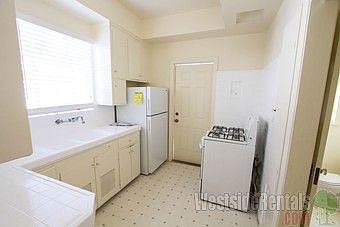 3rd image of 616 S Crescent Heights Blvd