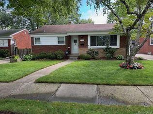 21316 Severn Rd, Harper Woods, MI 48225