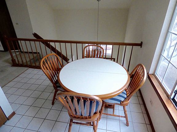3rd image of 576 Canterbury Dr