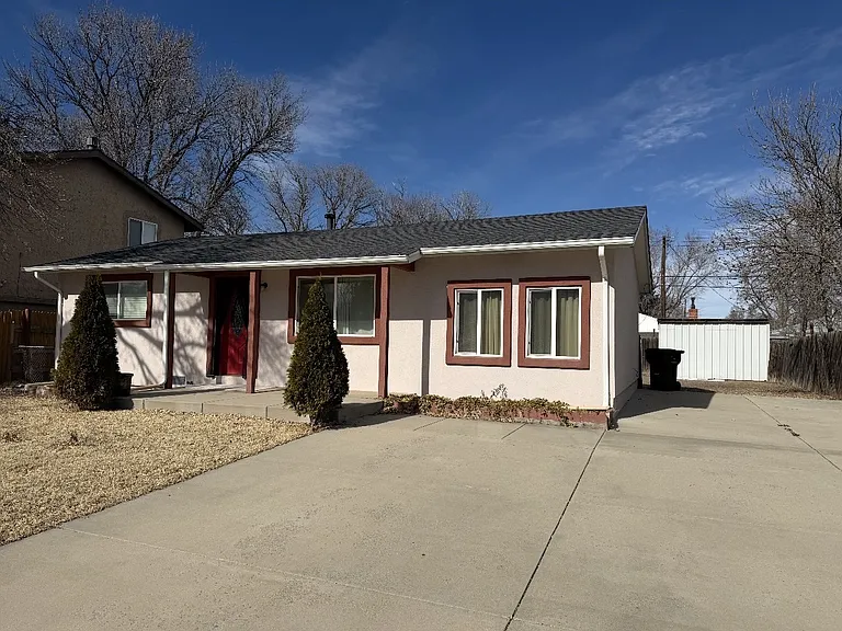 429 Linda Vista Dr — Photo 1