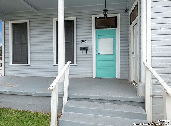3rd image of 302 W Cevallos