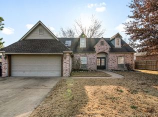 25535 Briar Dr, Claremore, OK 74019