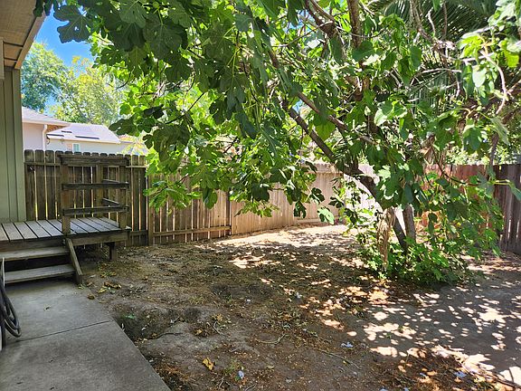 4th image of 1482 Ash St