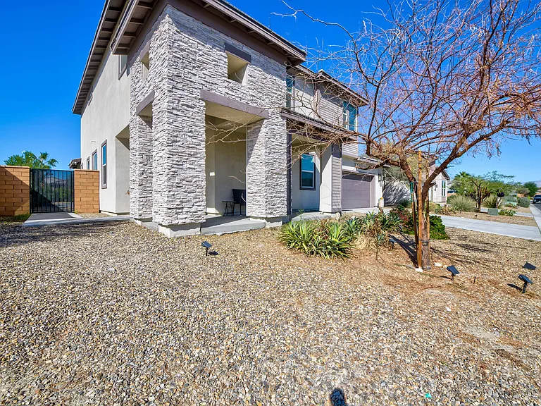 50105 Rocamora St — Photo 2