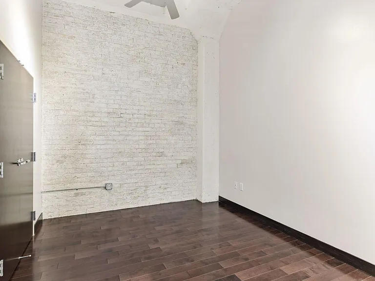 618 Washington Ave N #200 — Photo 14