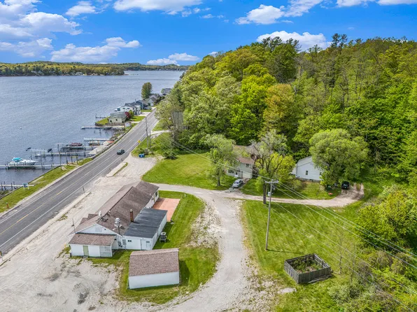 5164 W Monroe Rd, Pentwater, MI 49449