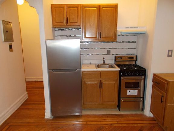 2nd image of 540 Saint Johns Pl APT 2H