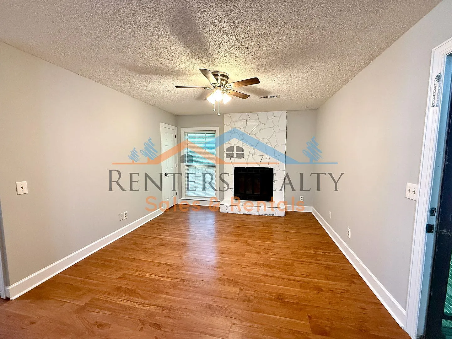 2 Bedroom Condo on Chapman Mountain — Photo 2